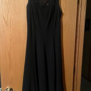 Jones Wear Black Midi Dress